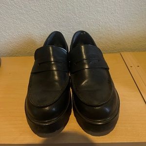 Steve Madden Lotto Loafer in Black Leather, size 8.5